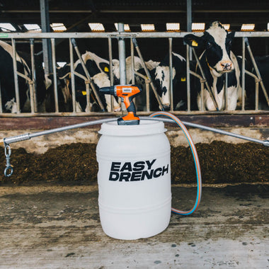Easy Drench Budget Compleet by Easy Farming showing the complete liquid fertiliser kit with bottles and accessories.